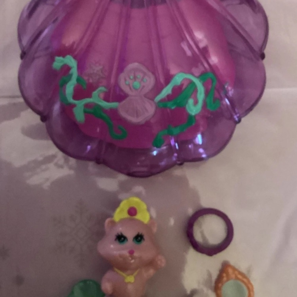 Vintage Littlest Pet Shop Shimmering MerCatfish & Clam Shell